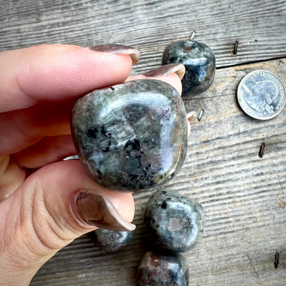 Tumbled Yooperlite UV Reactive - Magick Souls