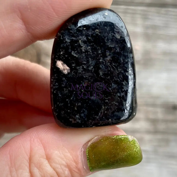 Nuummite Tumbled - Magick Souls