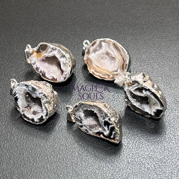 Oco Geode Druzy Crystal Pendant (Full Silver Plated Back) Gemstone Jewelry Necklace Supply Jewelry > Necklaces >
