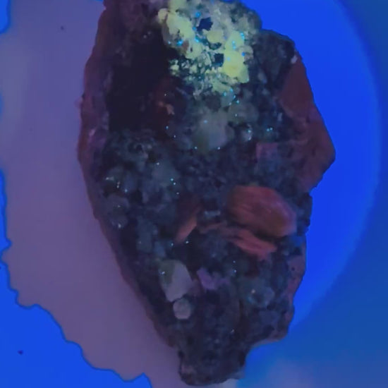 Cerussite mineral specimen video showing sparkle - Magick Souls
