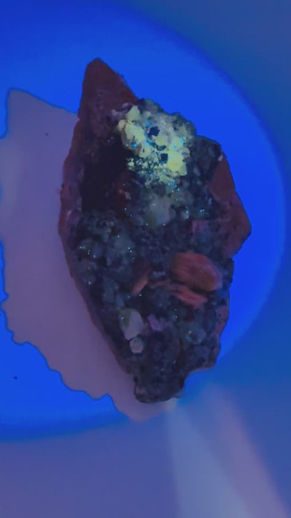 Cerussite mineral specimen video showing sparkle - Magick Souls